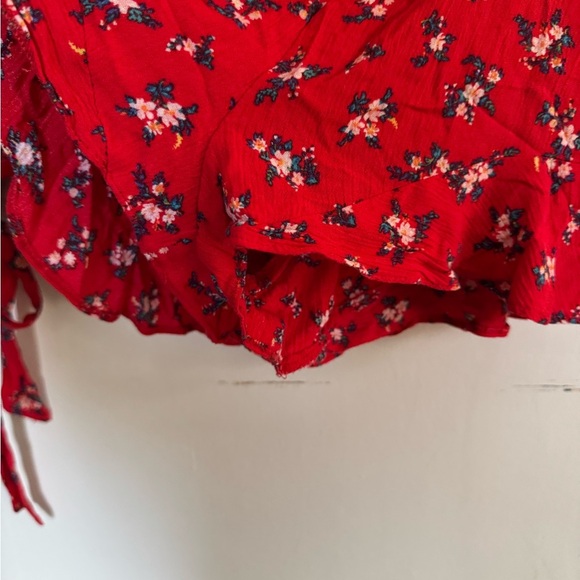 American Eagle Outfitters Red Floral Shorts  and Crop Top Set XS - Picture 5 of 9